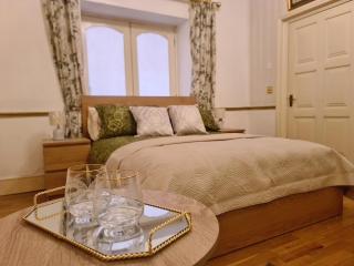 Guest Lodge - Naas - 6