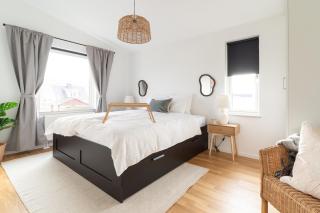 Youthful 3BR Flat with Balcony and Hobby Game Board - Båstad - 8