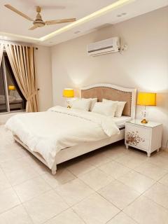 Mint and Mellow 2BR Apartment in Abu Dhabi Towers - Islamabad - 1