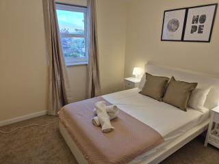 Spacious Modern 2-BR Apartment in Aberdeen City Centre - Aberdeen - 6