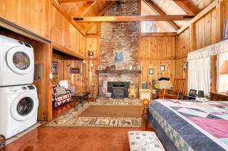 Rustic Knotty Pine - Old Cabin Vibes - Shaver Lake - 1