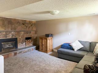 Bright Lake Cottage with Pool and Hot Tub - Fort Erie - 8