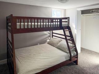 Bright Lake Cottage with Pool and Hot Tub - Fort Erie - 7