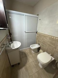Casa amplia luminosa, con patio y juegos para niños - 6