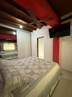 Casa amplia luminosa, con patio y juegos para niños - 1