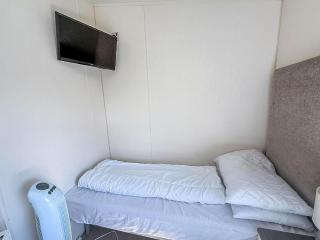 Beautiful Caravan With Decking At California Cliffs In Scratby Ref 50052L - 1