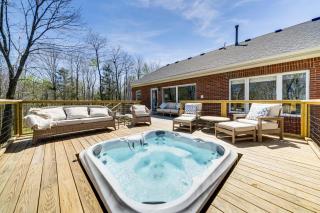 Hot Tub, Deck and Fire Pit Chic Louisville Home! - Douglass Hills - 9