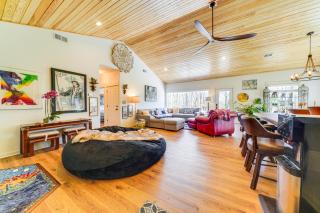 Hot Tub, Deck and Fire Pit Chic Louisville Home! - Douglass Hills - 4