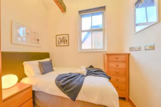 Central Two Bedroom Apartments St Albans By Central Stays Short Lets & Serviced Accommodation With Free Parking - 5 - St Albans - 3