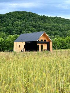 NEW! Hiker's Haven | Hot Tub | Private River | Lux - Stanton - 6