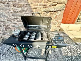 16th Century Farm House,6 Beds,5 BATHROOMS,SLEEPS 15,BBQ,HOT TUB,CINEMA ROOM WITH SURROUND SOUND,With Cymru Holidays - Llangwm-isaf - 6