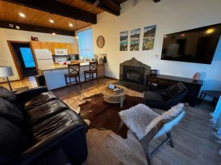 Spacious Condo walking distance to Hyatt and Beaches - 0