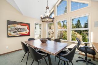 Top Floor Suite with Mountain Views by Harmony Whistler - Whistler - 3