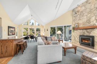 Top Floor Suite with Mountain Views by Harmony Whistler - Whistler - 5