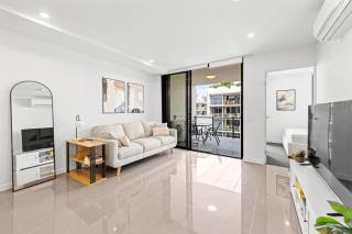 Stylish West End Stay with Rooftop Pool & BBQ - Brisbane - 4