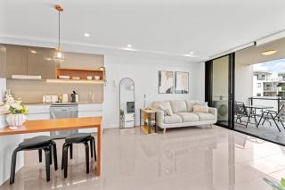 Stylish West End Stay with Rooftop Pool & BBQ - Brisbane - 1