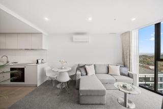 Stylish City Pad with Outdoor & Leisure Amenities - Phillip - 2