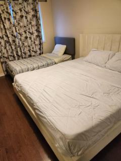 Toronto Private Room in Budget- Near Plazas, Restaurants, Subway - Toronto - 8