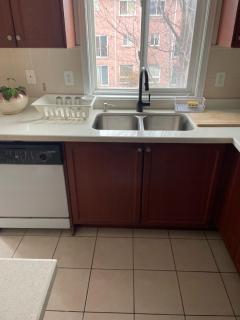 Toronto Private Room in Budget- Near Plazas, Restaurants, Subway - Toronto - 6