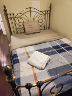 Toronto Private Room in Budget- Near Plazas, Restaurants, Subway - Toronto - 4