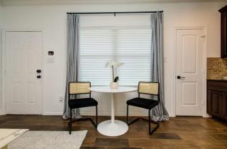 Heights Oasis - Chic Houston Heights Private Studio - Houston - 6