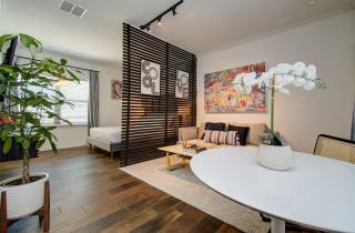 Heights Oasis - Chic Houston Heights Private Studio - Houston - 8