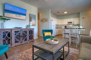 Sleeps 10 Two Condos. Pet-Friendly Beach access - 6