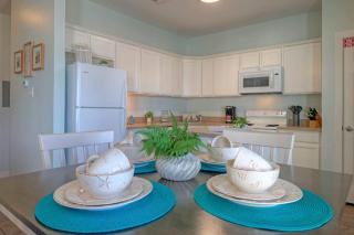 Sleeps 10 Two Condos. Pet-Friendly Beach access - 4