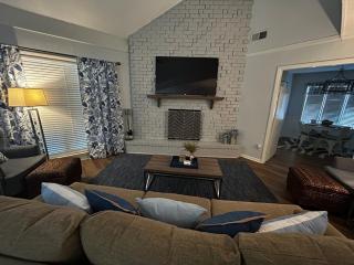 SLEEPS 15-Shady Grove-Ridgeway Home - 4