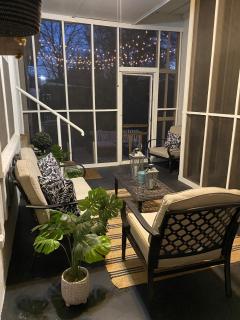 SLEEPS 15-Shady Grove-Ridgeway Home - 0