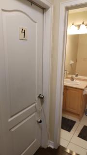 Toronto Apartment Deluxe Room- Near City Centre- High Speed Internet & Free Parking - Toronto - 3