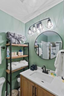 Resort Studio Suite in Prime Breck Location with Free Parking, Hot Tubs, Sauna & Gym - 8