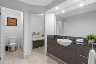 Trinity Beach Oasis - Poolside Retreat and Serenity - 9