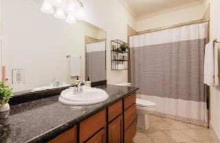 3BD Houston Heights Hideaway with Outdoor Paradise - Houston - 2