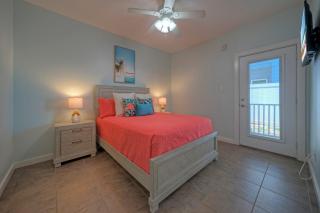 7 Costa Bahia Condos Sleeps 42 Pool Minutes to the Beach - Port Aransas - 1