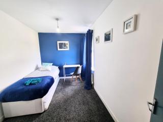 Huddersfield Town Canal Retreat pet friendly - Lindley - 3