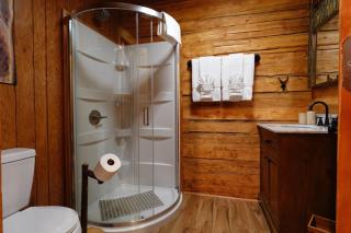 Moose-AKa's Cabins - 4