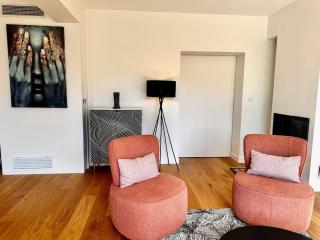 Renovated villa with terrace, 750m to beach - 8