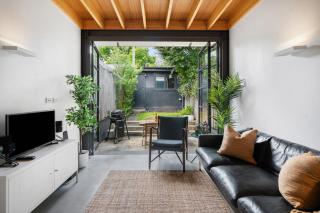 Charming Annandale Oasis with Garage Parking - Sydney - 2
