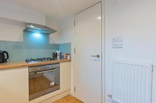 Sleeps 6 1 Bed With Loft 5mins to stations - 6