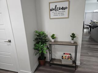Sleek Home in Trendy Community at SW, Edmonton - Edmonton - 9
