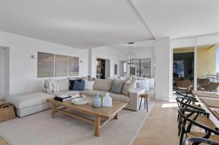 Stunning True Resort Style Living - Miami - 5