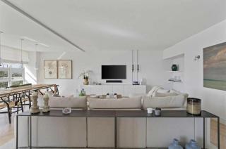 Stunning True Resort Style Living - Miami - 7