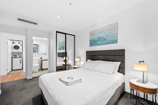 Stylish 2BR with Huge Gym, Infinity Pool and Parking - Brisbane - 5