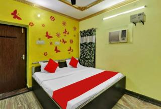 PREMIUM THE BEST HOTEL Near Railway Station - Wifi and Fully Air Conditioning Room - Prime Location - Room Service and Excellent Customer Service Awarded - - 4