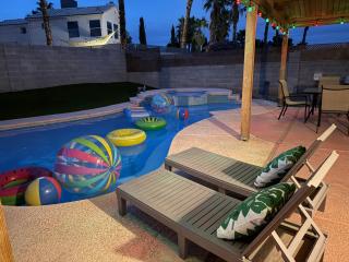 Pool House Newly Remodeled 3bed 3bath Near DT Summerlin and Red Rock - 3