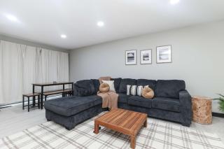 East Side Oasis 3BR 2 BA Coffee 5Min to Town East - Wichita - 0
