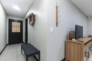 East Side Oasis 3BR 2 BA Coffee 5Min to Town East - Wichita - 2