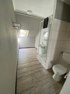 EMAS 8 Wohnung mit 2 Einzelbetten, Küche, Dusche, TV - Krefeld - 3