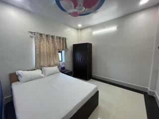 HOTEL O L R - Bodh Gaya - 3